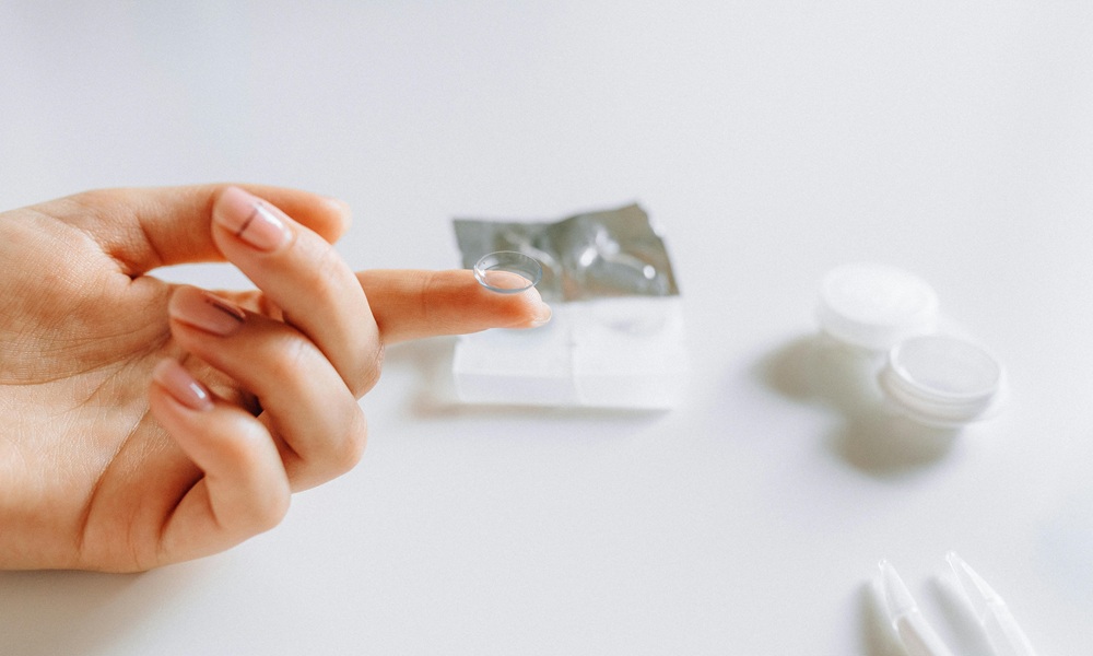 Contact lens package showing extended wear approval